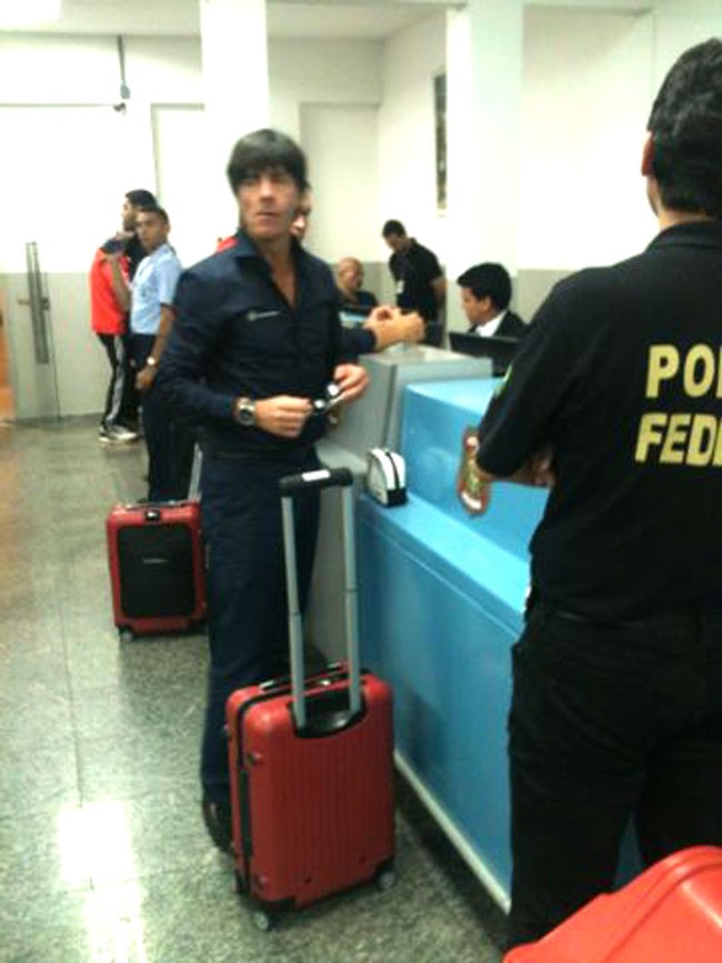 Joachim Low Embarque Alemanha (Foto: Divulgação / PF-RJ)