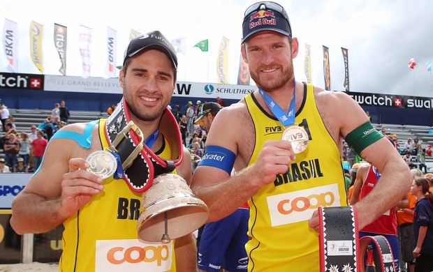 Alison e Bruno Schmidt volei de praia Final em Gstaad, na Suíça (Foto: Divulgação/FIVB)