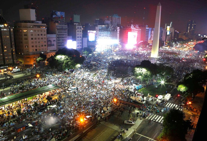 torcida da Argentina em Buenos Aires (Foto: Reuters)