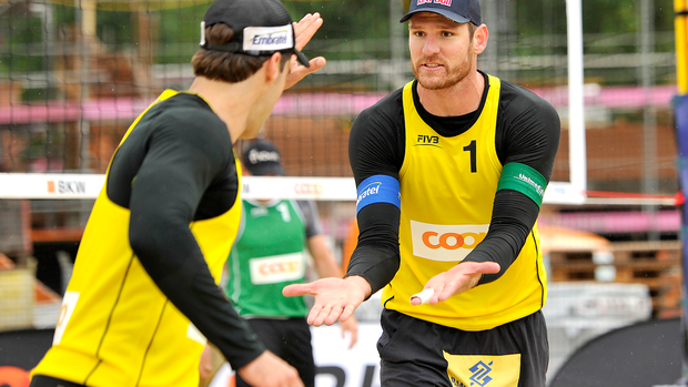 Alison e Bruno Schmidt vôlei de praia (Foto: Divulgação / FIVB)