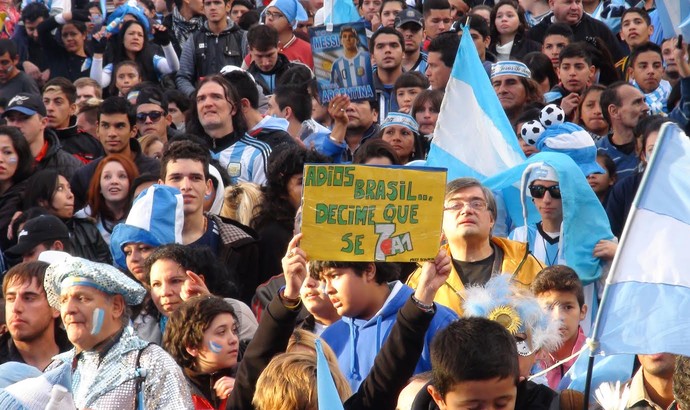 Torcida argentina novo hit (Foto: Marcelo Hazan)