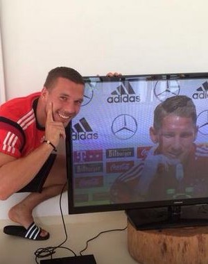 Podolski coletiva Schweinsteiger Alemanha (Foto: Reprodução)