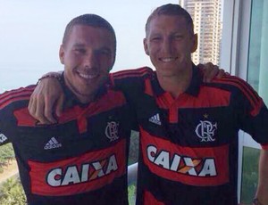 Schweinsteiger e Podolski alemanha camisa flamengo (Foto: Reprodução)