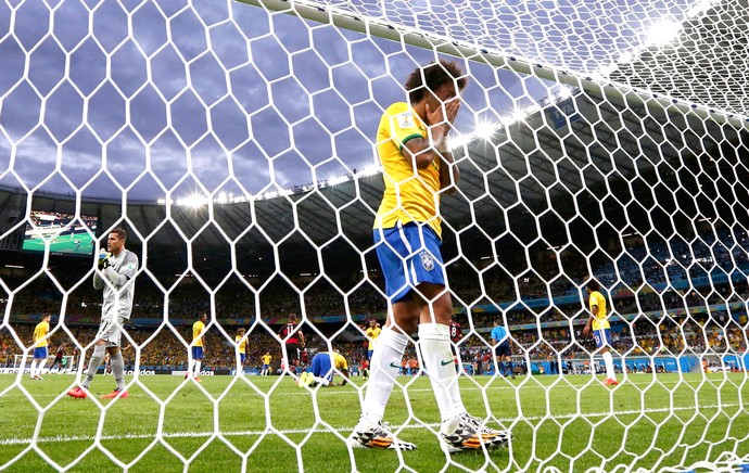 Marcelo lamentando jogo Brasil x Alemanha (Foto: Reuters)