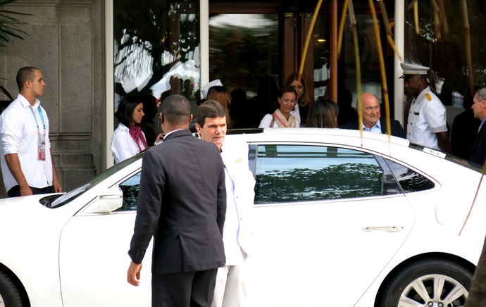 Joseph blatter deixa o HOtel Copacabana Palace (Foto: Edgard Maciel de Sá)