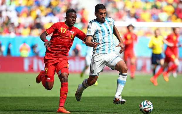 Origi  e Garay argentina x belgica (Foto: Getty Images)