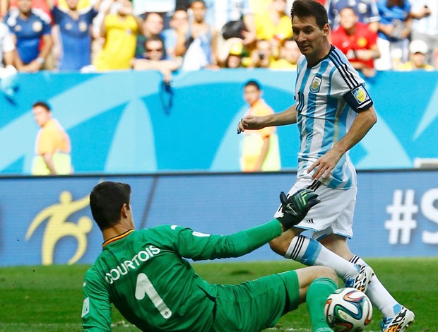 messi argentina e Courtois bélgica mané Garrincha (Foto: Agência Reuters)