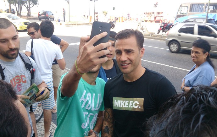 CANNAVARO fãs copa do mundo (Foto: Gustavo Rotstein)