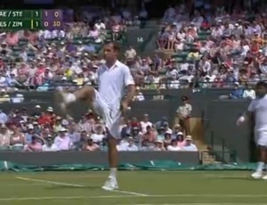 radek stepanek faz embaixadinhas em wimbledon (Foto: Reprodução/Wimbledon TV)