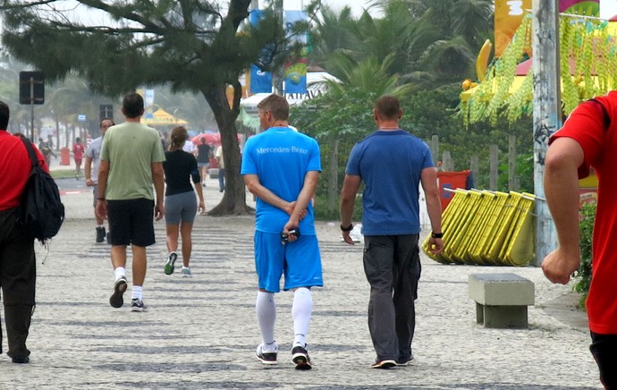 Schweinsteiger alemanha passeio praia (Foto: Cintia Barlem)