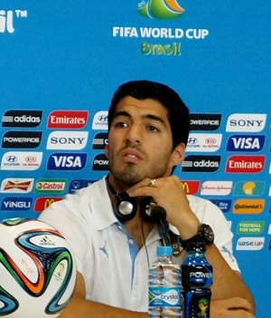 Luis Suarez Uruguai Coletiva (Foto: Jocaff Souza)