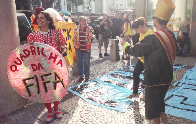 Protesto frente ao consulado frances copa do mundo (Foto: Vicente Seda)