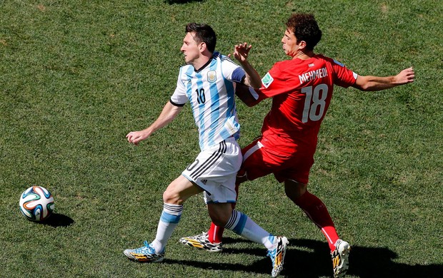 Lionel Messi Argentina e Mehmedi Suíça Arena Corinthians (Foto: Agência Reuters)