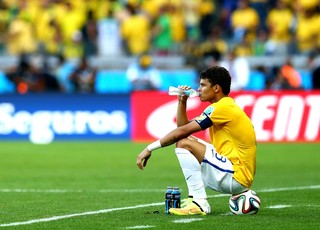 Thiago Silva lamentando jogo Brasil (Foto: Getty Images)