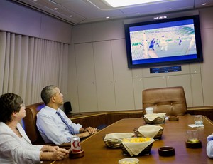 Presidente Barack Obama assiste ao jogo entre Alemanha e EUA (Foto: Agência AP)