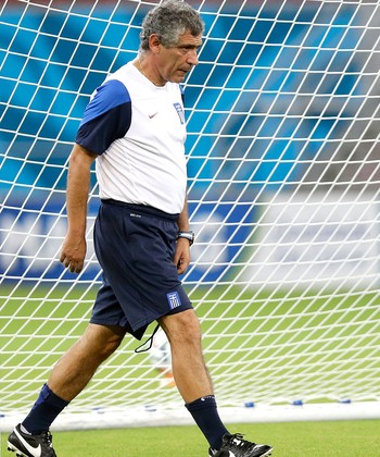 Fernando Santos no treino da Grécia (Foto: AP)