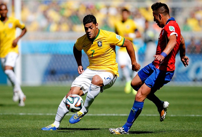 Hulk Brasil Isla Chile Mineirão (Foto: Agência Reuters)