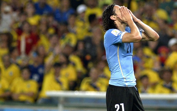 Cavani lamentando Uruguai x Colômbia (Foto: André Durão / Globoesporte.com)