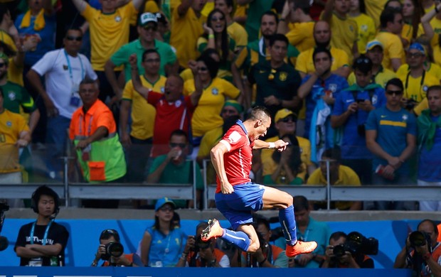 Alexis Sanchez comemora gol do chile contra o Brasil (Foto: Agência Reuters)