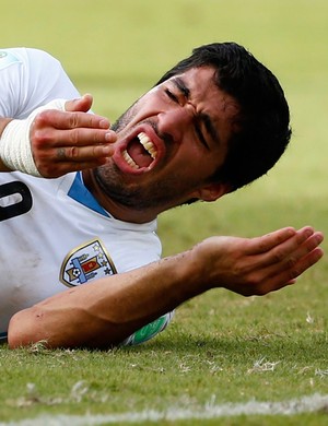 Suarez italia x uruguai (Foto: Reuters)