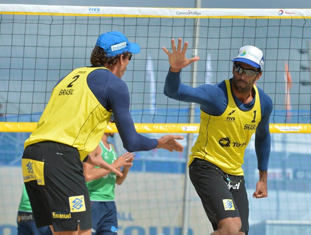 Emanuel e Pedro Solberg avançaram para a repescagem do torneio (Foto: Divulgação/FIVB)