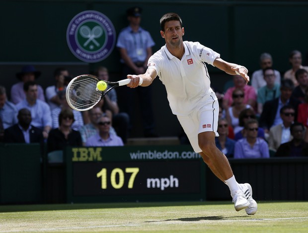 novak djokovic vence simon em wimbledon (Foto: Reuters)