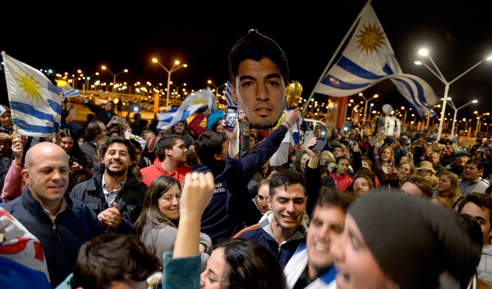 suarez aeroporto torcida (Foto: AP)