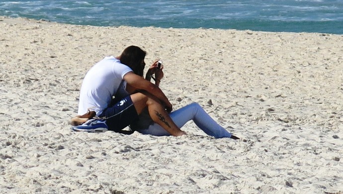 Giroud e a esposa (Foto: Cintia Barlem)