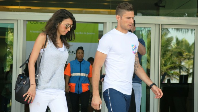 Giroud e a esposa (Foto: Cintia Barlem)