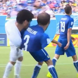 Mordida Suárez em Chiellini (Foto: Reprodução SporTV)