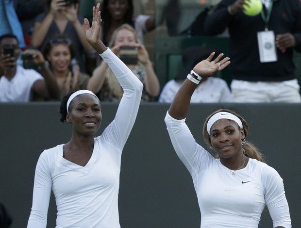 venus e serena williams duplas wimbledon (Foto: Reuters)