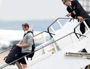 Rooney no desembarque da Inglaterra (Foto: Reuters)