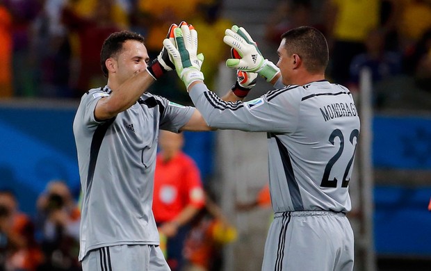 Ospina e Mondragon Colômbia x Japão (Foto: Reuters)