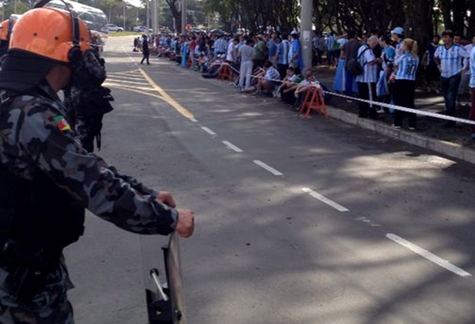 Polícia porto alegre argentina (Foto: Cahê Mota)