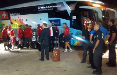 Delegação da Suíça chega a Manaus para enfrentar Honduras (Foto: Tadeu Matsunaga)