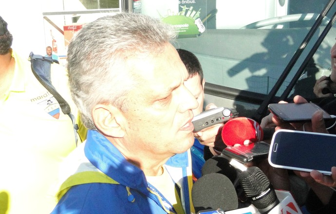 Técnico Reinaldo Rueda ressaltou que Equador precisa jogar com "inteligência" (Foto: Laion Espíndula / GloboEsporte.com)