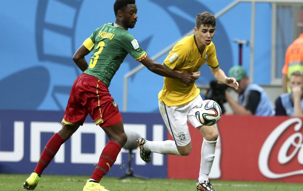 Oscar Brasil x Camarões (Foto: EFE)