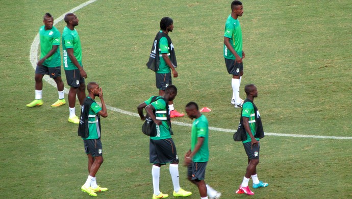 Treino Costa do Marfim (Foto: Juscelino Filho)