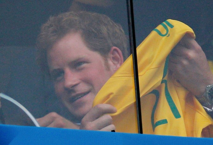 Príncipe Harry no Mané Garrincha Brasil x Camarões (Foto: Reuters)