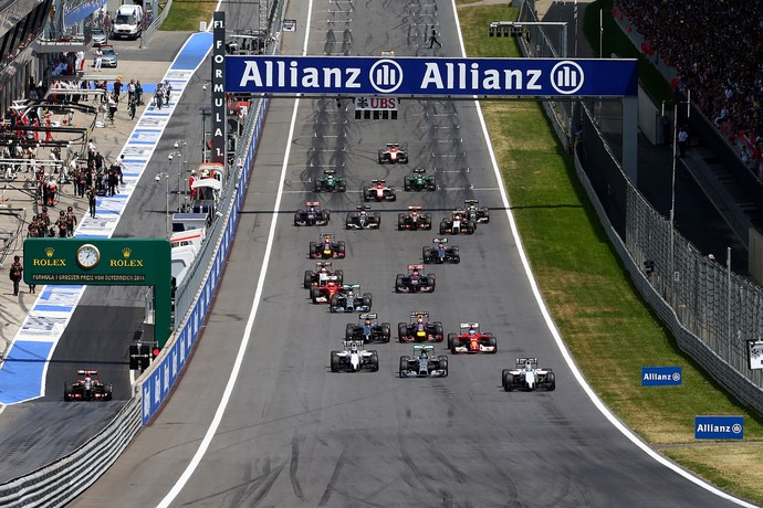 Lewis Hamilton largou muito bem na Áustria (Foto: Getty Images)