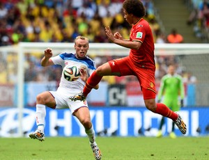 Denis Glushakov e Axel Witsel Bélgica x Rússia Copa do Mundo (Foto: Getty)