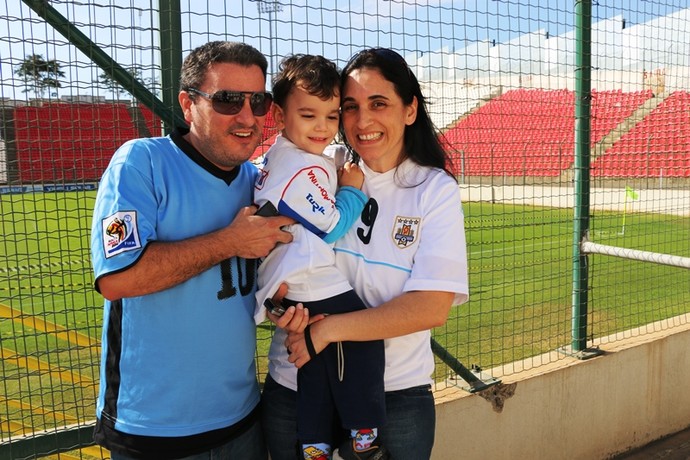 família suarez uruguai (Foto: Lucas Rizzatti/GloboEsporte.com)