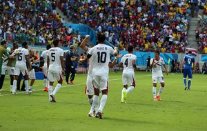 Bryan Ruiz costa rica gol Itália  (Foto: Aldo Carneiro / Pernambuco Press)