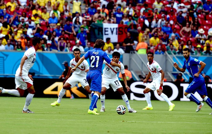 Pirlo Itália e Costa Rica Arena Pernambuco (Foto: Aldo Carneiro / Pernambuco Press)