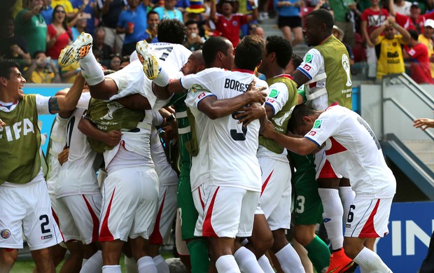 Bryan Ruiz costa rica gol Itália  (Foto: Aldo Carneiro / Pernambuco Press)