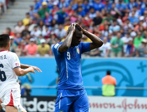 Balotelli Costa Rica x Itália (Foto: Aldo Carneiro/Pernambuco Press)