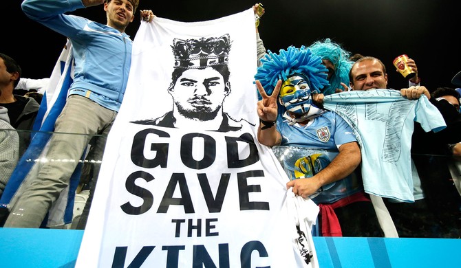 torcida Uruguai faixa Suarez (Foto: AP)