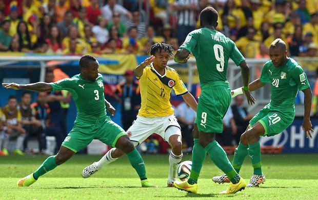 Cuadrado, Arthur Boka, Cheick Tiote e Serey Die  - Colômbia x Costa do Marfim (Foto: AFP)