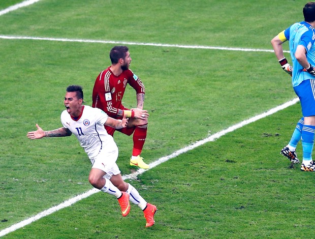 Vargas comemora gol Chile x Espanha (Foto: Reuters)