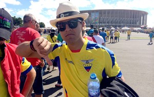 fila entrada estádio Mané Garrincha problemas jogo Copa (Foto: Fabrício Marques)